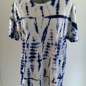 Northbound Trading Company Blue tie-dyed Top Sz.L